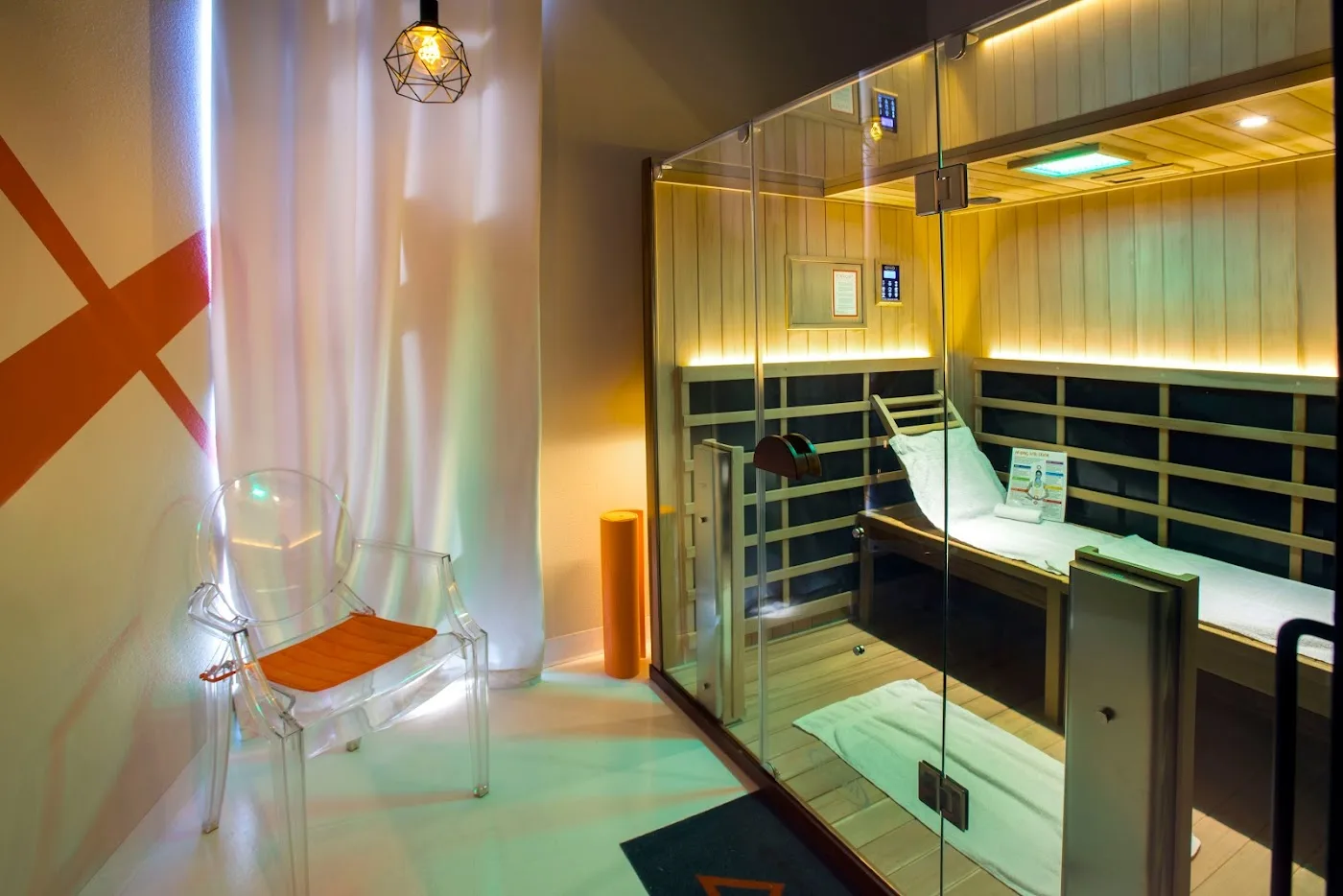 DROP SAUNA STUDIO + ATHLETICOUTURE (W Flamingo Rd)