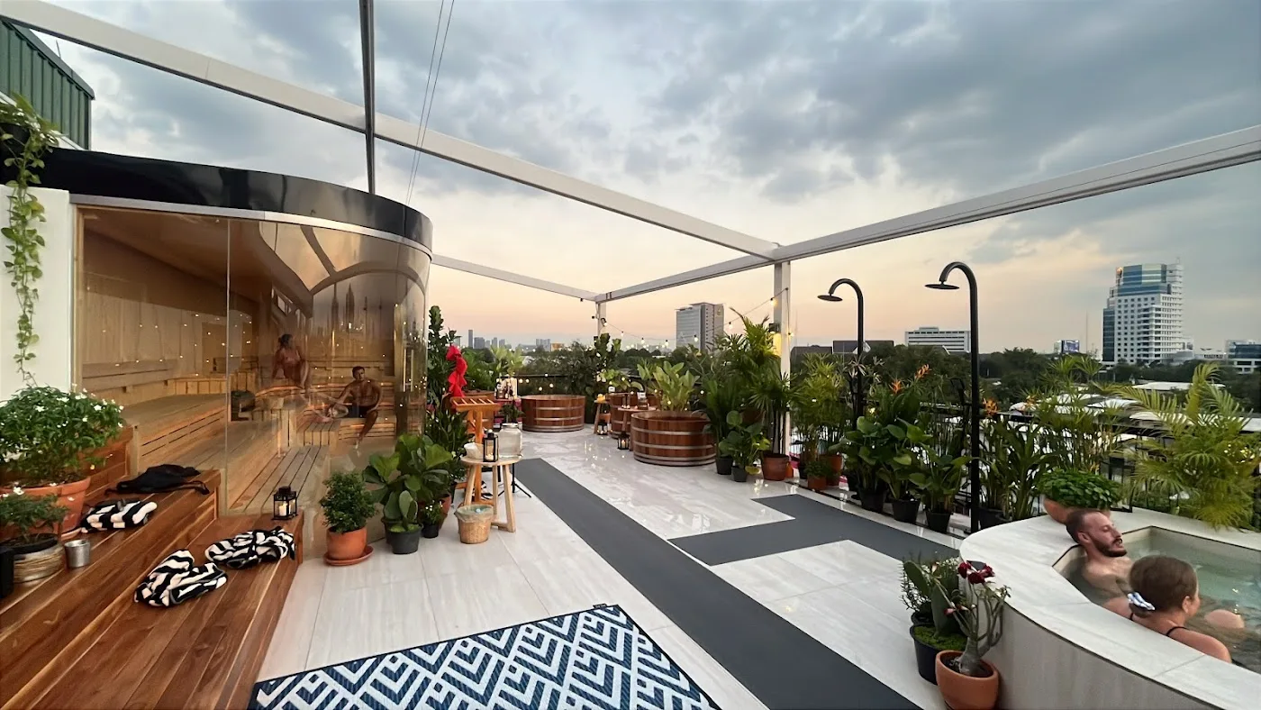 ICE HOUSE Rooftop Baths
