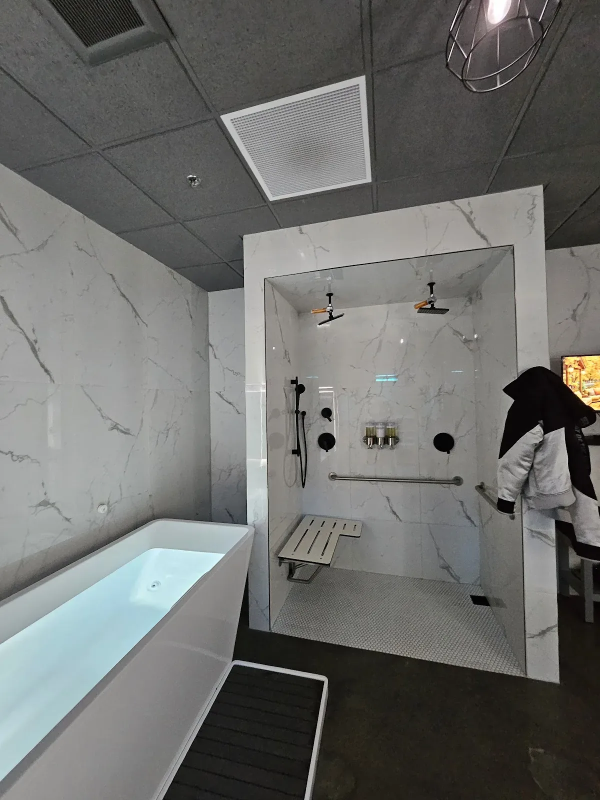 SweatHouz Old Town Chicago Contrast Therapy Studio